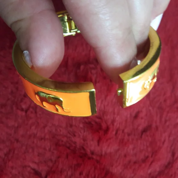 Cuff Bracelet with elefants WOMEN'S - Picture 2 of 7